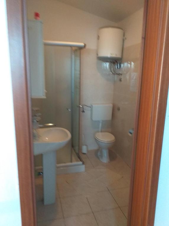 Koupelna v ubytování Apartments Jakov
