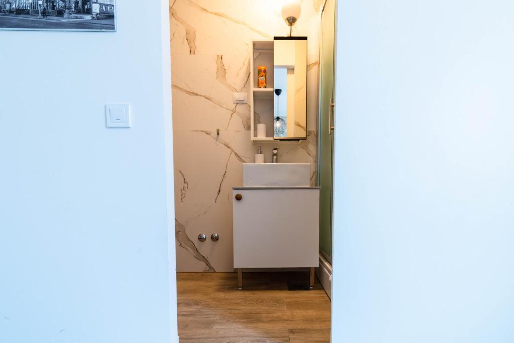 Kuchyň nebo kuchyňský kout v ubytování L&B City Center Studios Apartments