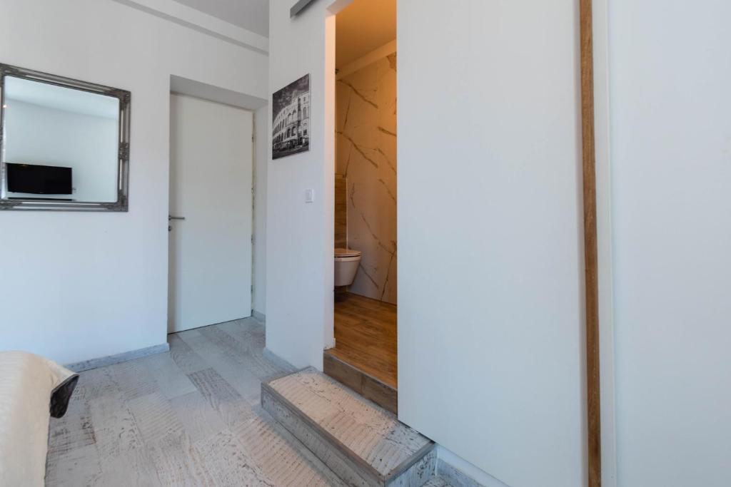 TV a/nebo společenská místnost v ubytování L&B City Center Studios Apartments