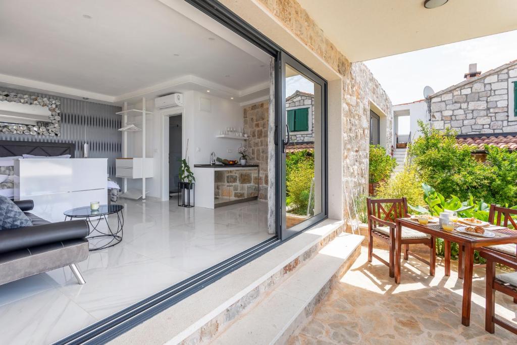 Balkón nebo terasa v ubytování Vidikovac Levanda Luxury Apartments