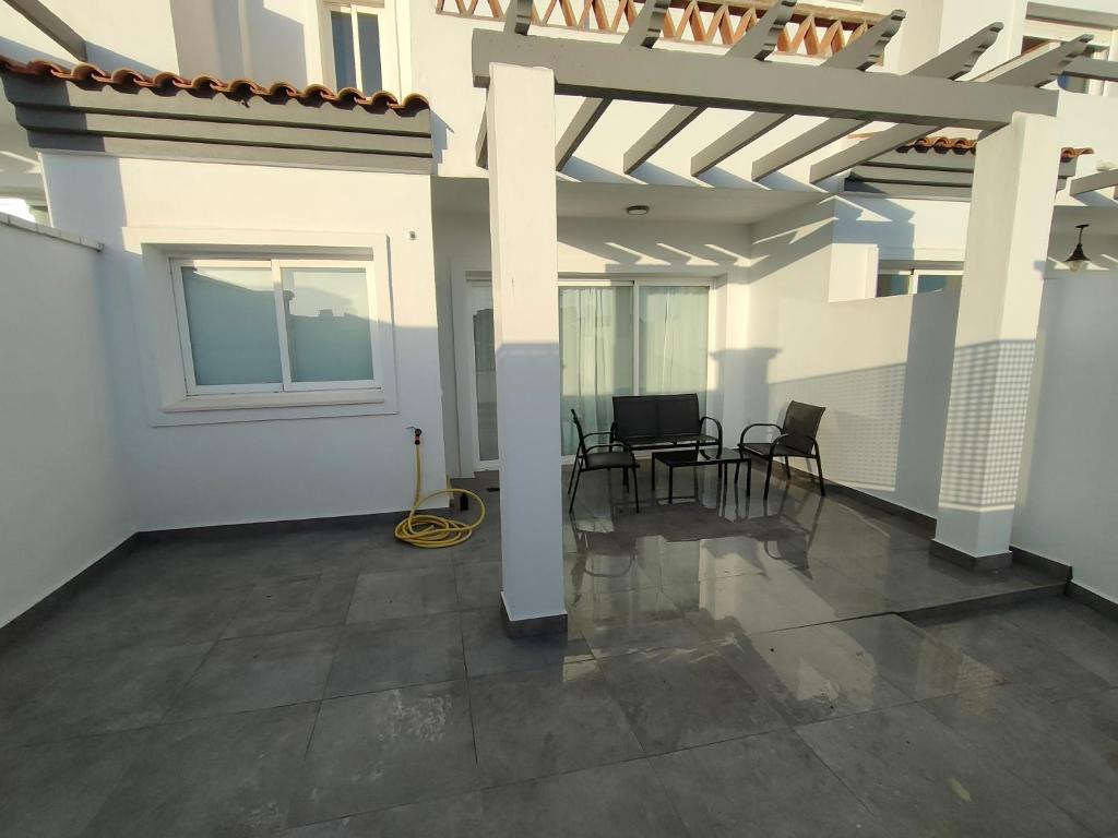 Posezení v ubytování Vivienda adosada agradable y cómoda cerca del mar