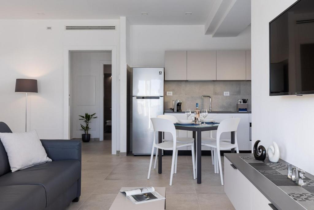 Kuchyňa alebo kuchynka v ubytovaní Oneweek Gaeta Suites and Apartments