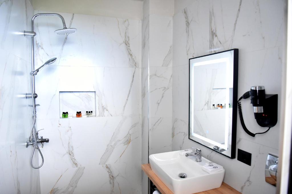 Gogo's Boutique Hotel - Image 5