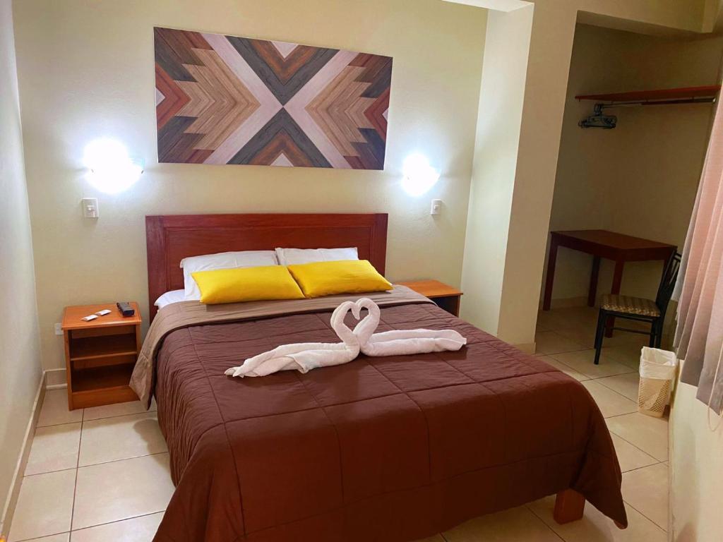 A bed or beds in a room at Hostal Tambo Alto