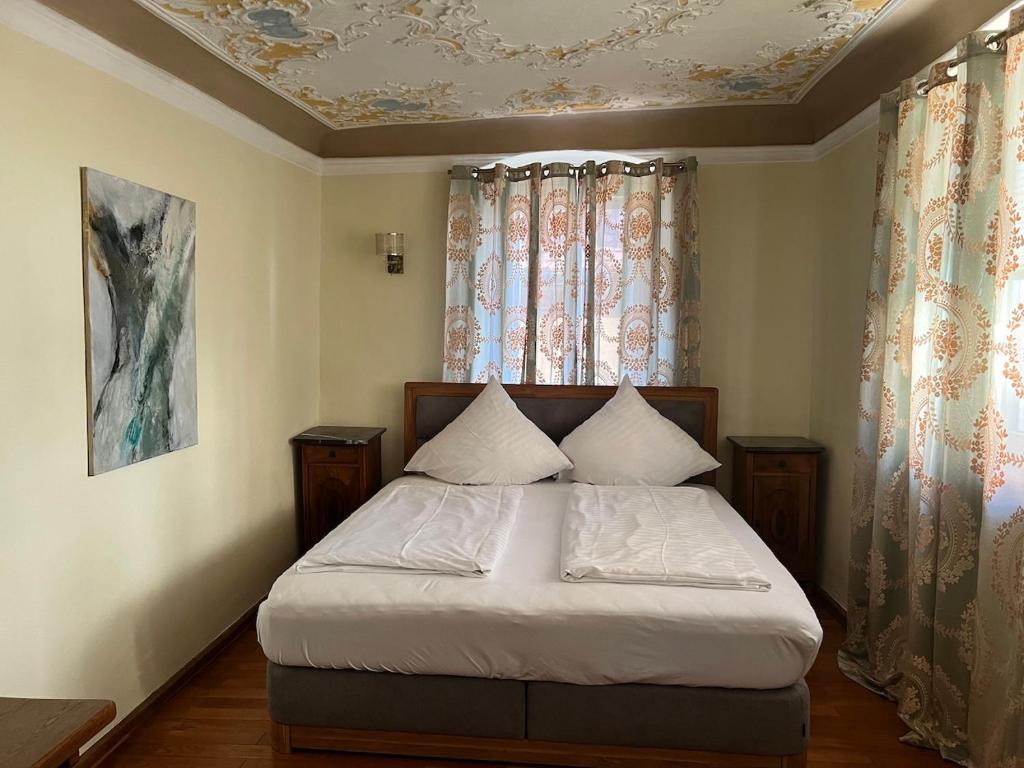 Postel nebo postele na pokoji v ubytování Hotel Neuhauser