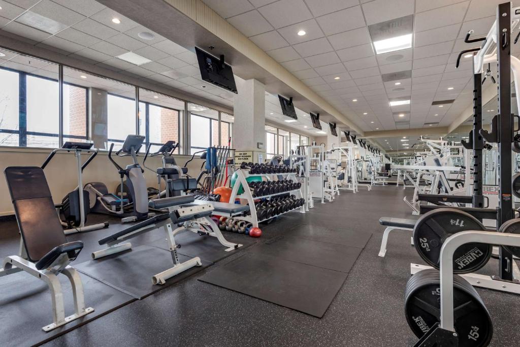 Fitness centrum a/nebo fitness zařízení v ubytování Best Western Plus Oswego Hotel and Conference Center