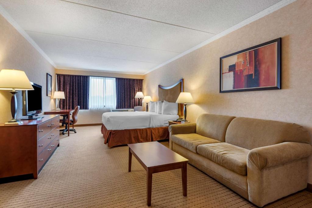 Posezení v ubytování Best Western Plus Oswego Hotel and Conference Center