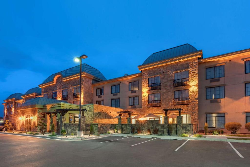 a building with a parking lot in front of it at Best Western Premier Pasco Inn and Suites in Pasco