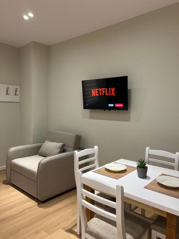 TV a/nebo společenská místnost v ubytování Costa Adriatica Apartments