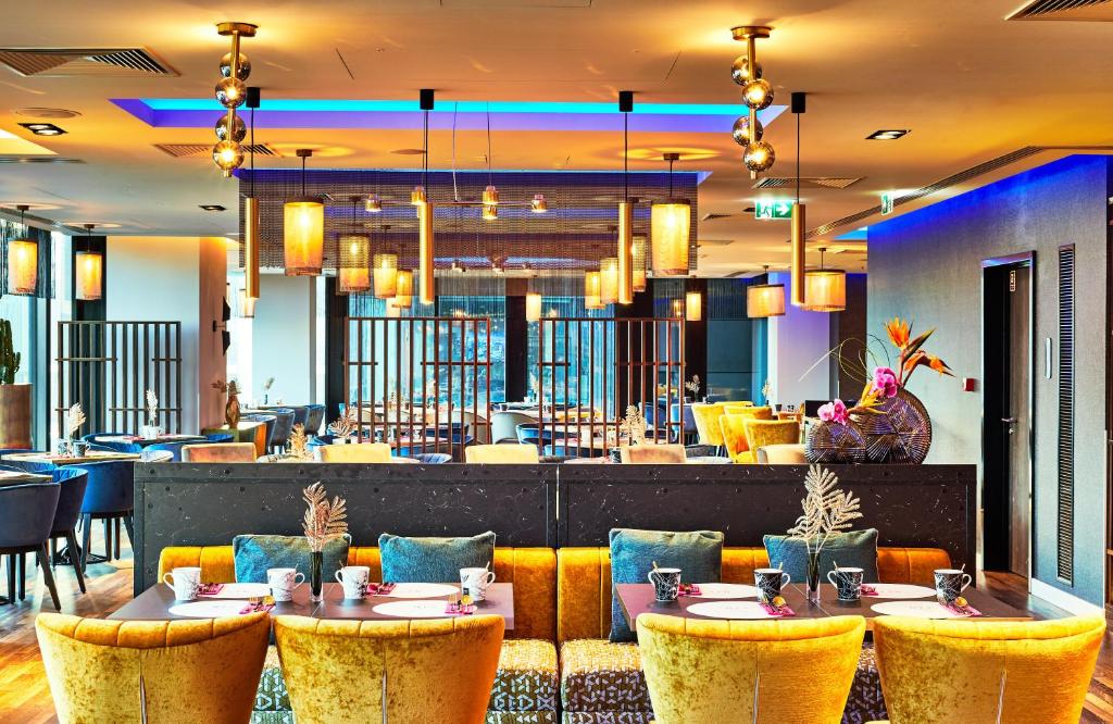 Część wypoczynkowa w obiekcie NYX Hotel Warsaw by Leonardo Hotels