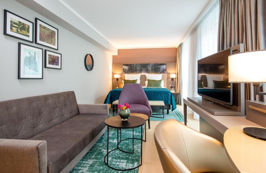 Posezení v ubytování Leonardo Royal Hotel Nürnberg