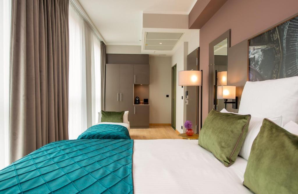 Postel nebo postele na pokoji v ubytování Leonardo Royal Hotel Nürnberg