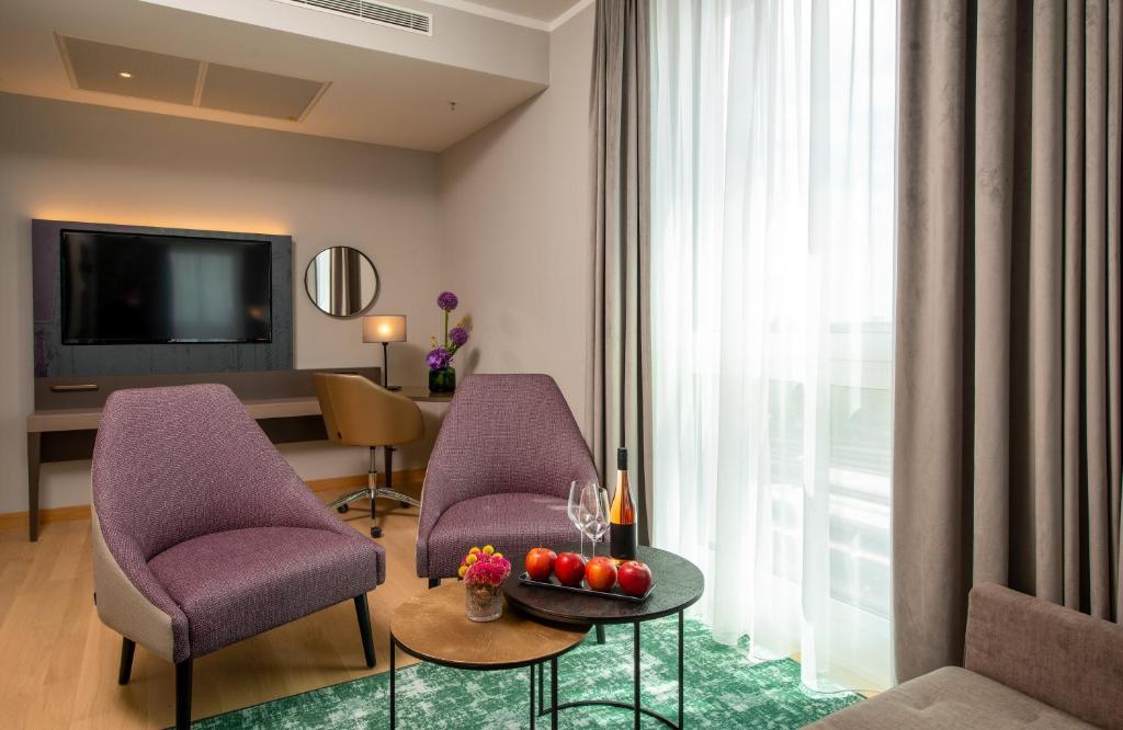 Posezení v ubytování Leonardo Royal Hotel Nürnberg
