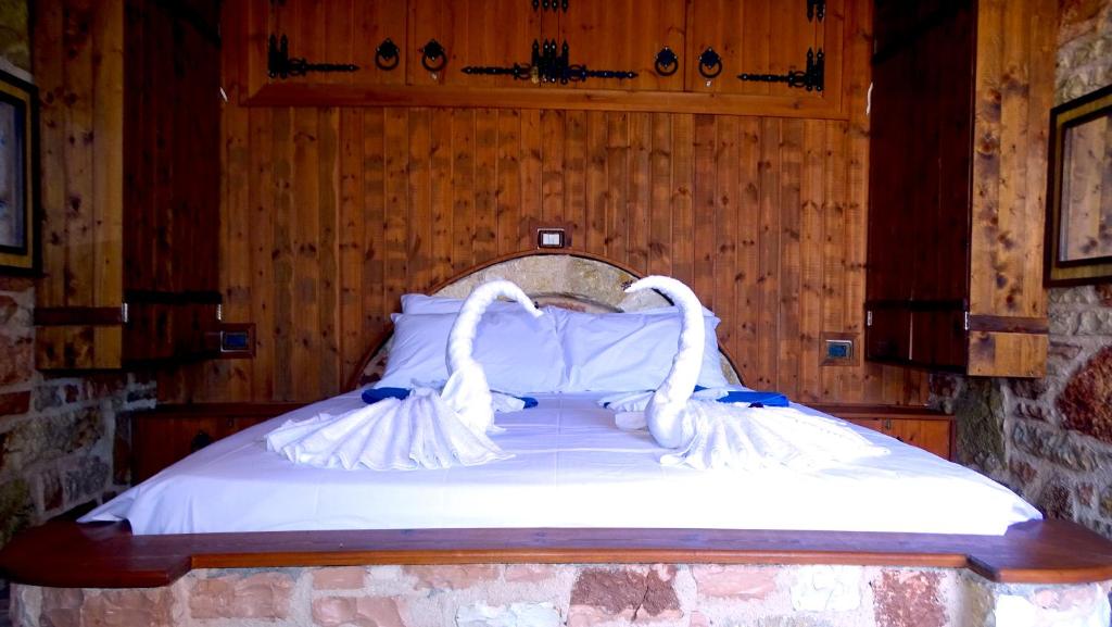Postel nebo postele na pokoji v ubytování Limni Resort