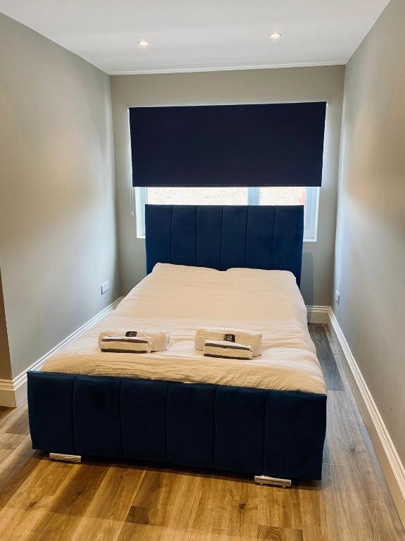 Luxe 2 bedroom duplex with free parking