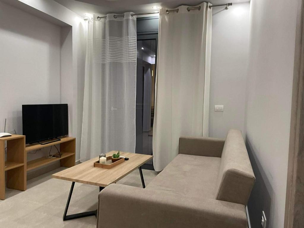 Telewizja i/lub zestaw kina domowego w obiekcie Iris Villas Complex