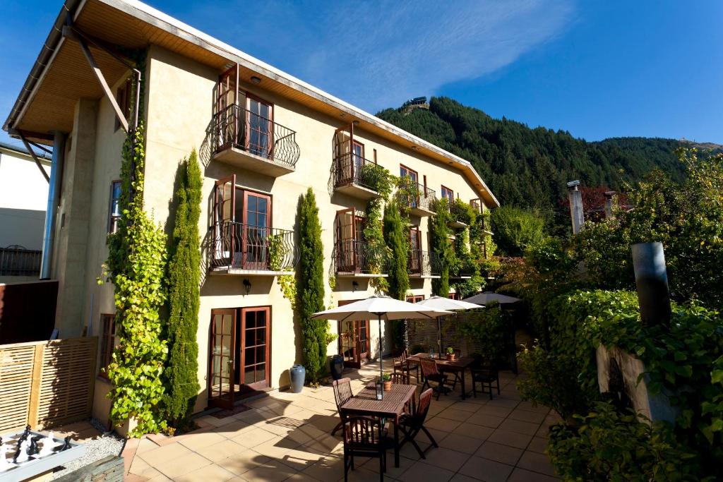 Browns Boutique Hotel photo