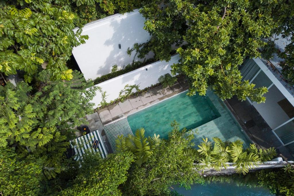 Bazén v ubytování Monolocale Luxury Resort & Spa Seminyak by Ini Vie Hospitality nebo v jeho okolí