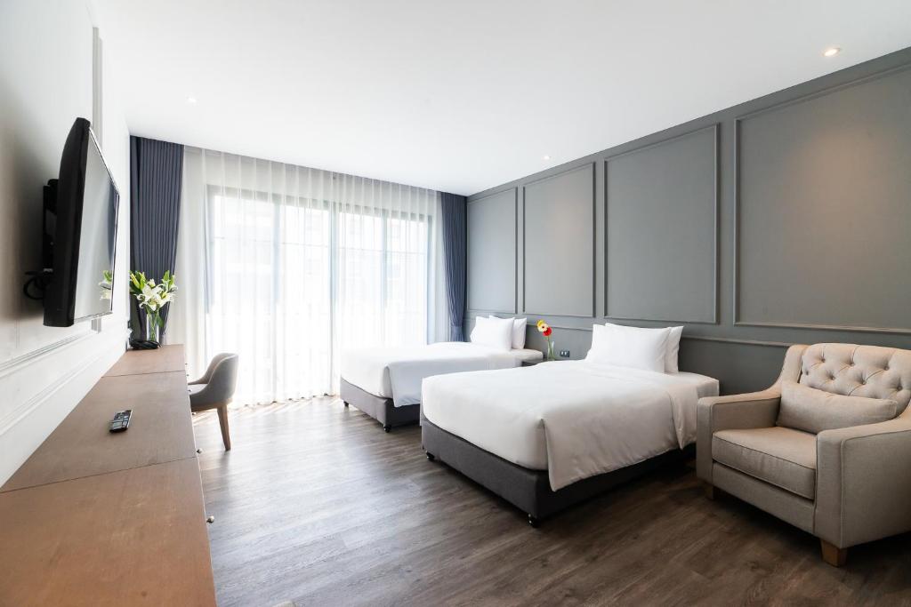 One Patio Hotel Pattaya - SHA Extra Plus - Deluxe Twin Room With Pool View