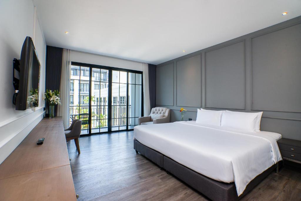 One Patio Hotel Pattaya - SHA Extra Plus - Deluxe Double With Pool View