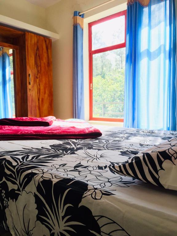 Postel nebo postele na pokoji v ubytování Coorg West End Home Stay