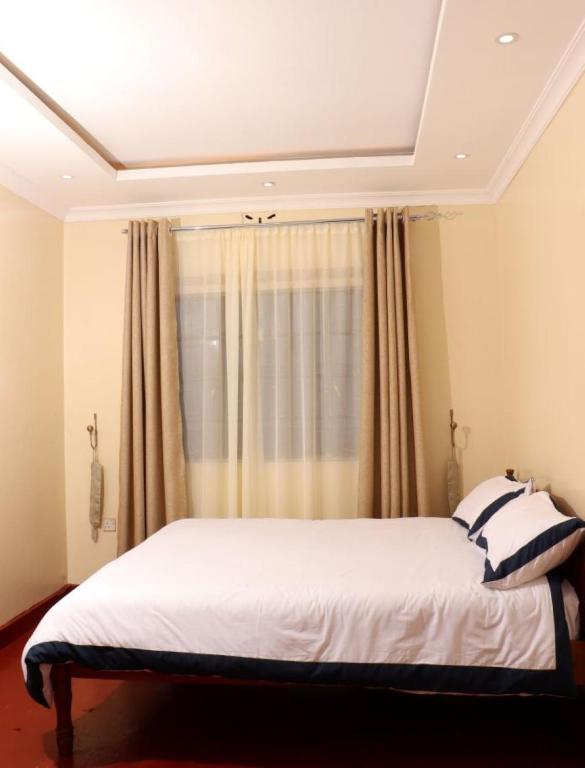 Postel nebo postele na pokoji v ubytování The Meru Manor