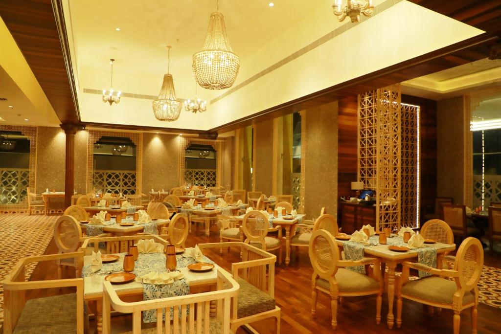 Restaurace v ubytování Taj Tirupati