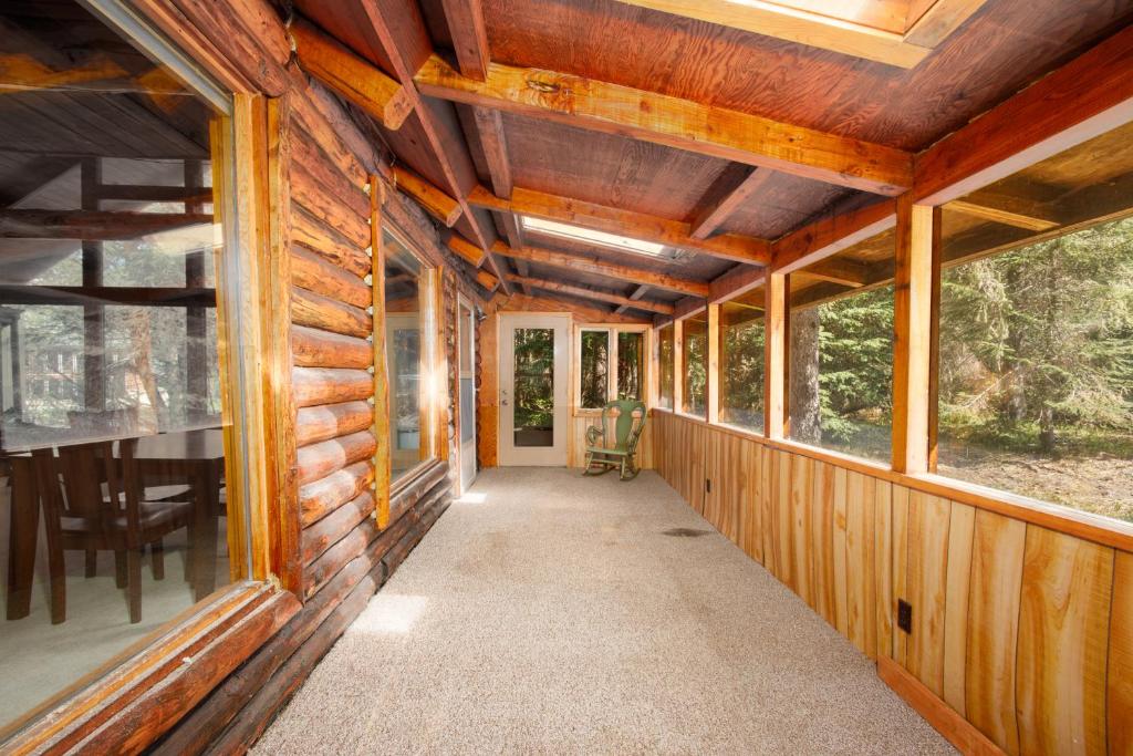Fotografie z fotogalerie ubytování Alpine Meadows Log Cabin v destinaci Girdwood