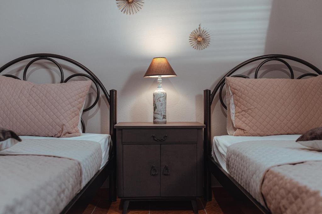 Łóżko lub łóżka w pokoju w obiekcie Home Sweet Home Prevezas
