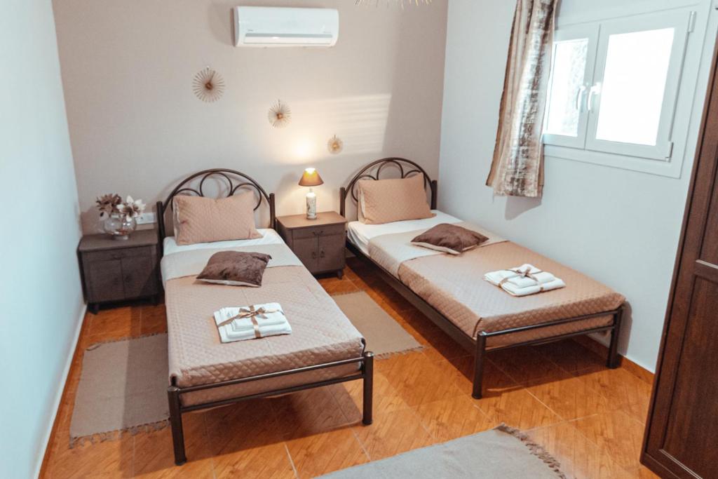 Łóżko lub łóżka w pokoju w obiekcie Home Sweet Home Prevezas
