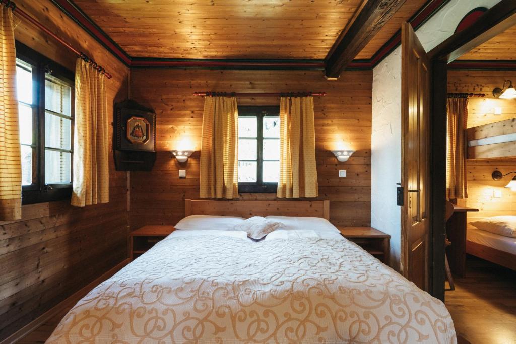 Postel nebo postele na pokoji v ubytování Naturel Hoteldorf Seeleitn