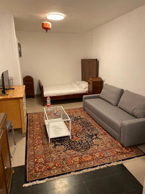 Posezení v ubytování Pleasant Loft Apartment In The Heart Of Tel-Aviv