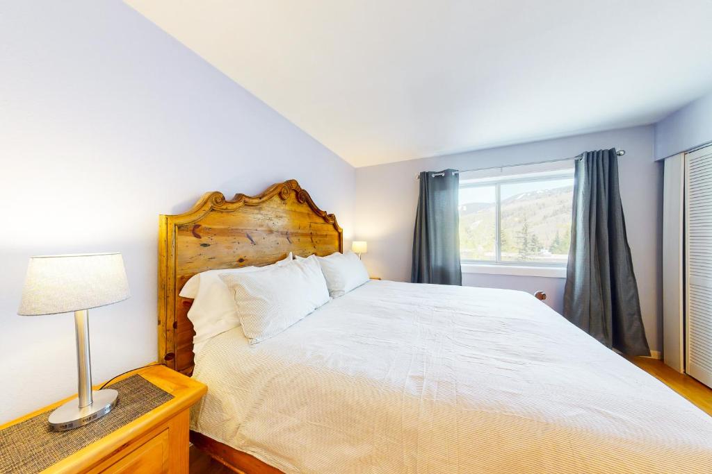 Postel nebo postele na pokoji v ubytování Vail View Dreams