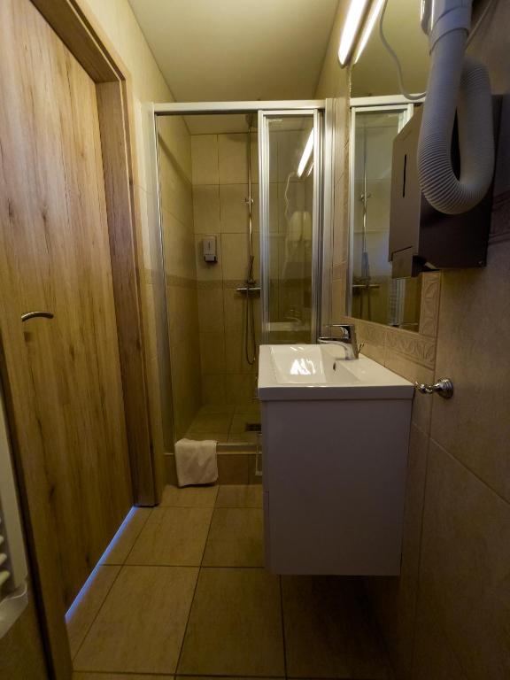 Kúpeľňa v ubytovaní Mamutfenyő Panzió