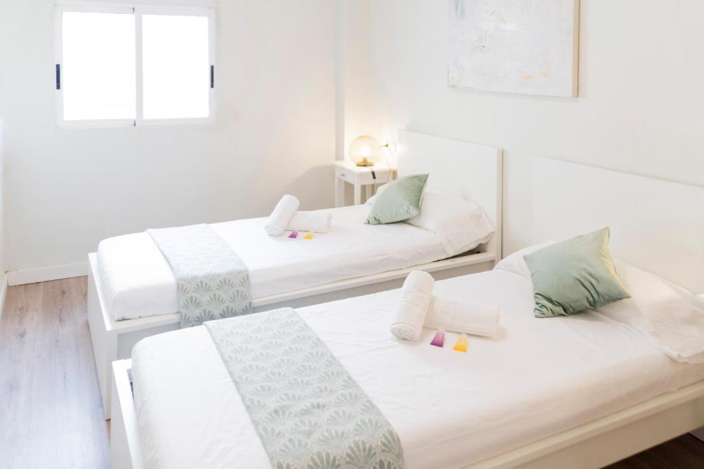 Postel nebo postele na pokoji v ubytování Cabanyal Luxury Malvarrosa Beach