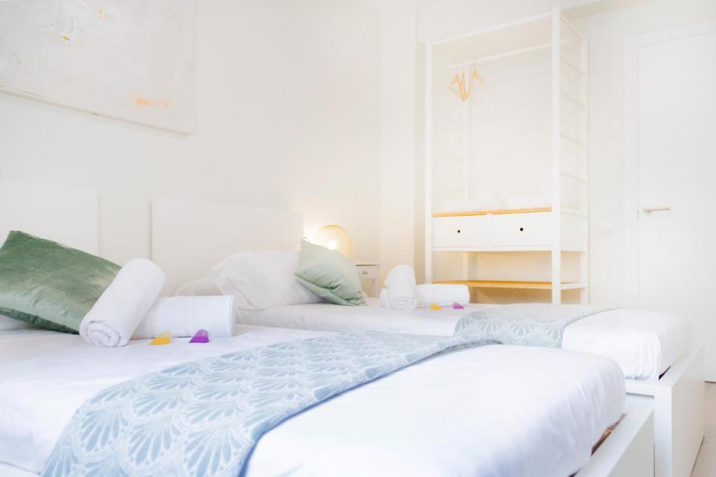Postel nebo postele na pokoji v ubytování Cabanyal Luxury Malvarrosa Beach