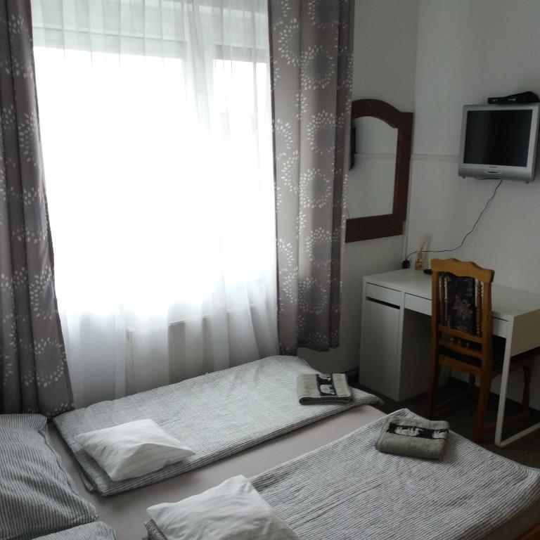 Posteľ alebo postele v izbe v ubytovaní Aliz Apartman