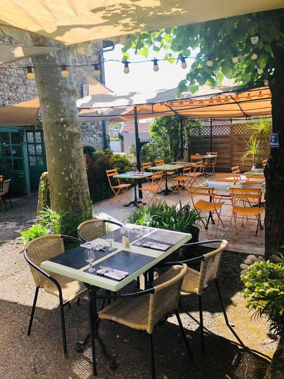 Restaurace v ubytování L'Auberge des Collines