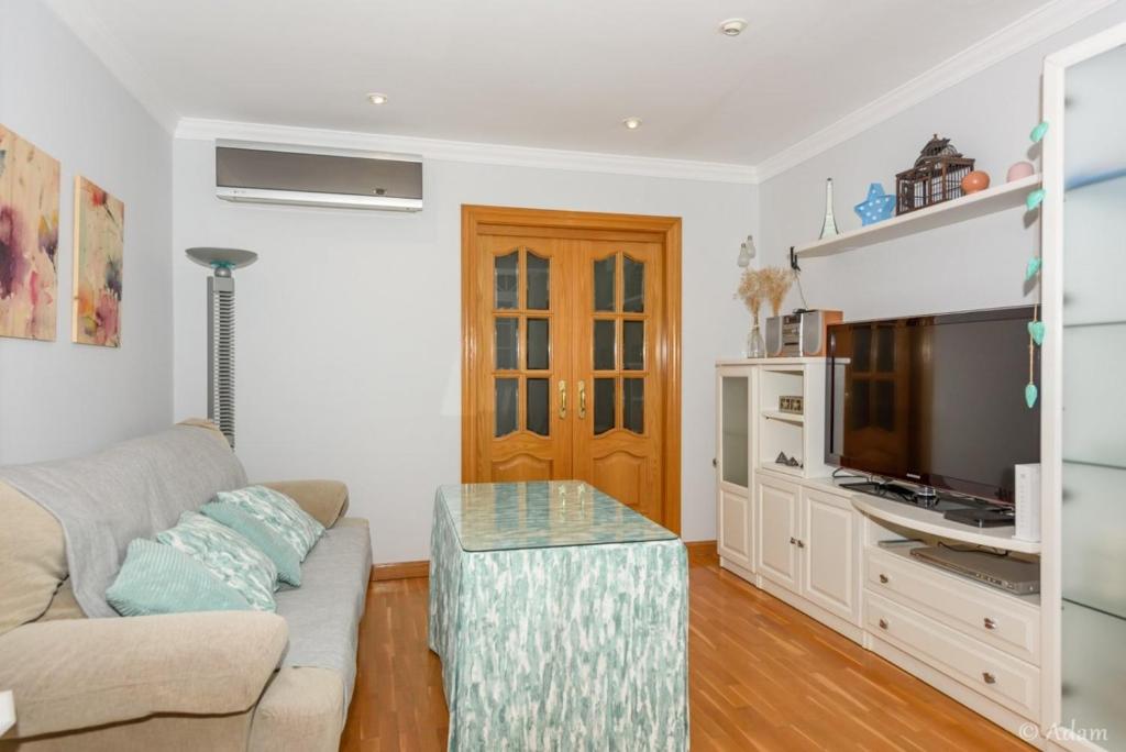 Televízia a/alebo spoločenská miestnosť v ubytovaní Precioso apartamento en Málaga al lado de la playa