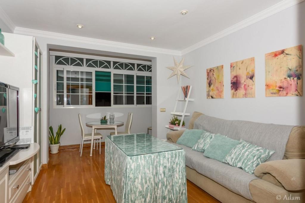 Televízia a/alebo spoločenská miestnosť v ubytovaní Precioso apartamento en Málaga al lado de la playa