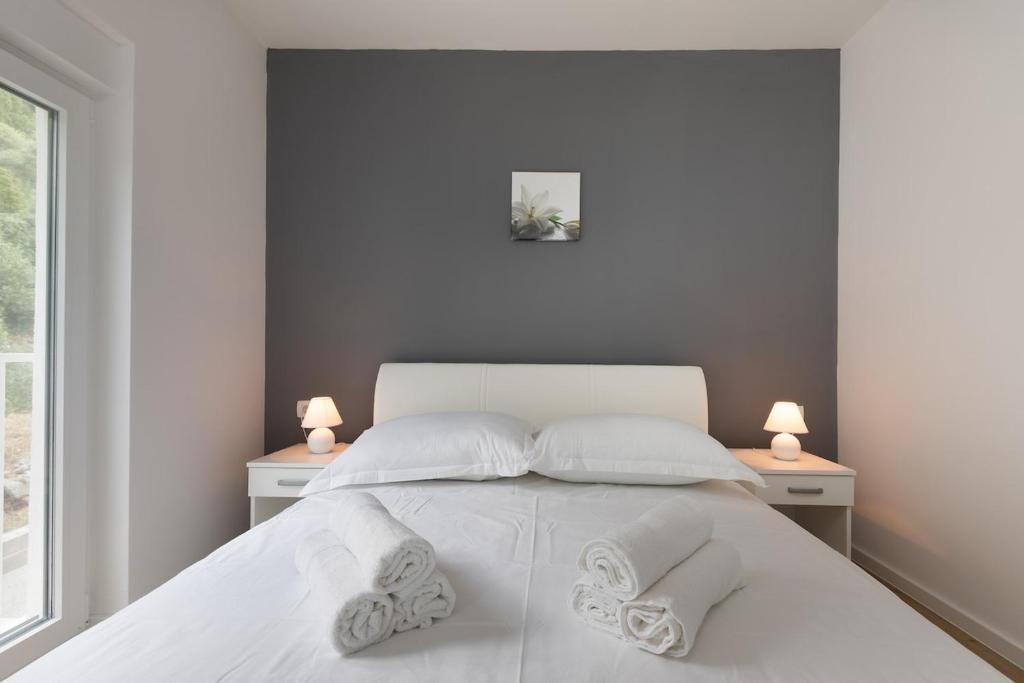 Posteľ alebo postele v izbe v ubytovaní Apartment S&S Deluxe Makarska