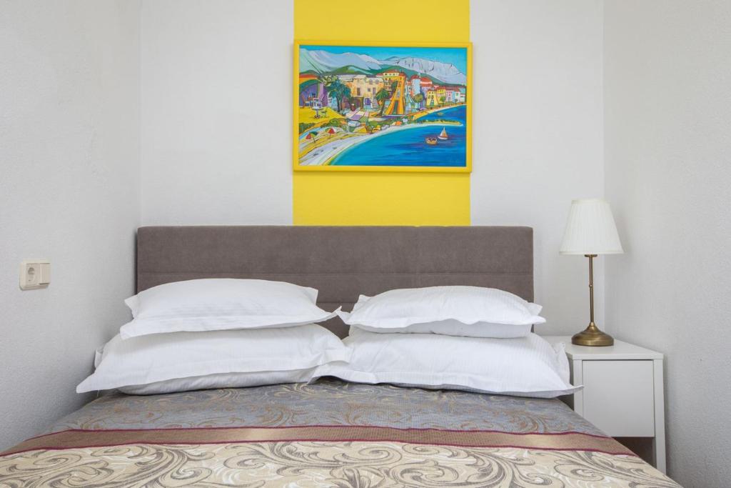 Łóżko lub łóżka w pokoju w obiekcie City Centar Apartments