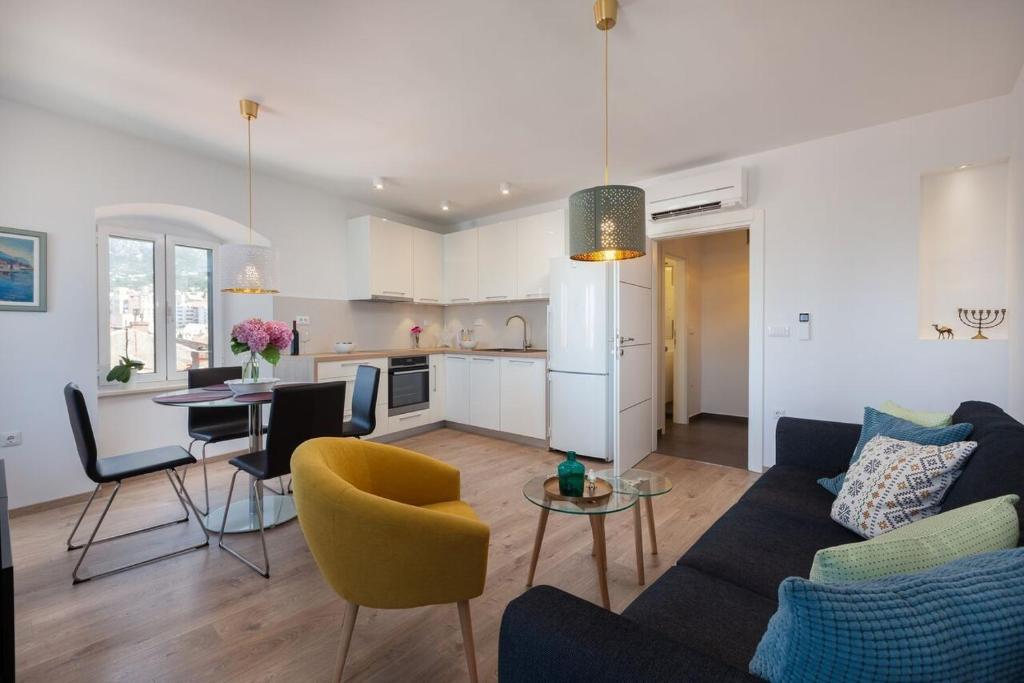 Kuchnia lub aneks kuchenny w obiekcie City Centar Apartments