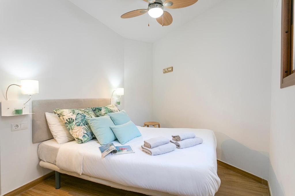 Posteľ alebo postele v izbe v ubytovaní Malaga Center Lagunillas Apartments