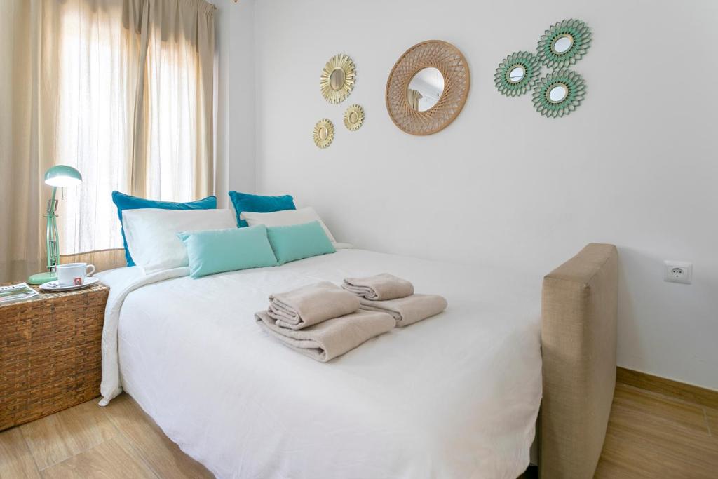 Posteľ alebo postele v izbe v ubytovaní Malaga Center Lagunillas Apartments
