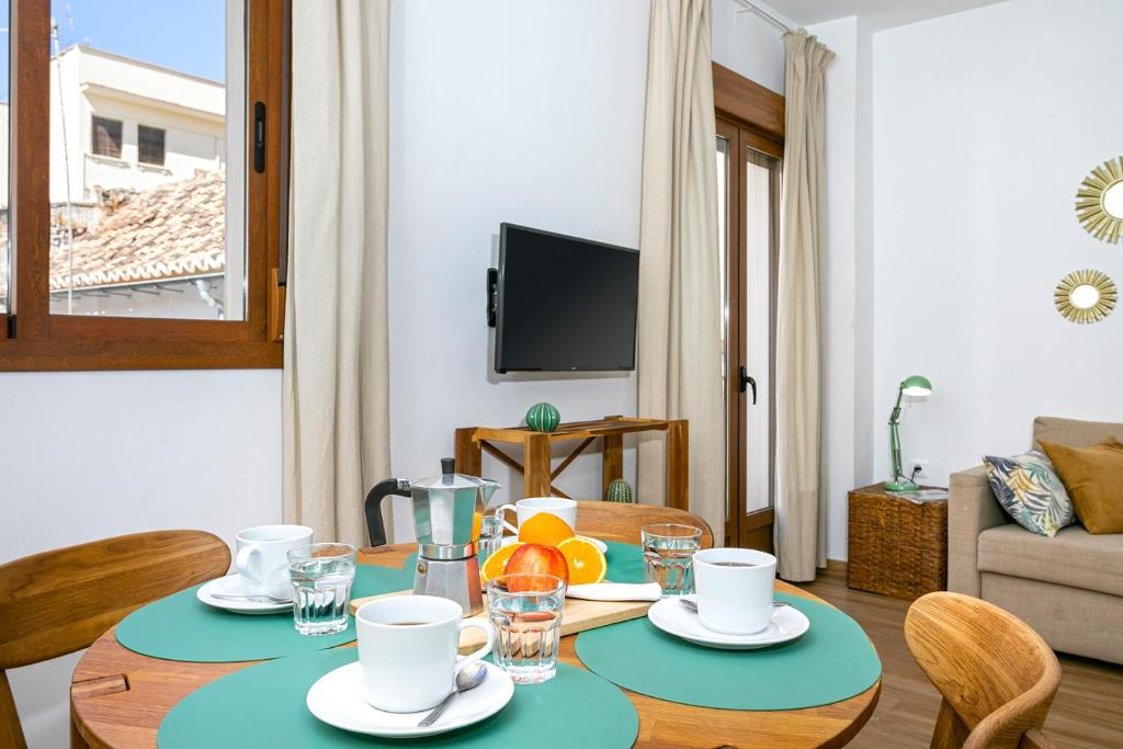 Televízia a/alebo spoločenská miestnosť v ubytovaní Malaga Center Lagunillas Apartments