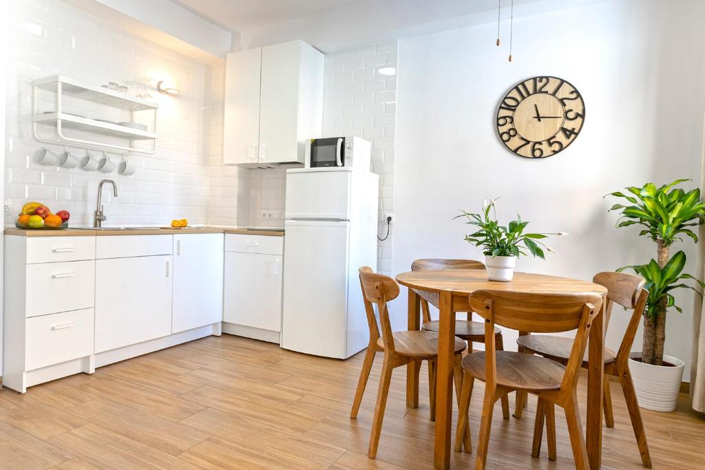 Kuchyňa alebo kuchynka v ubytovaní Malaga Center Lagunillas Apartments