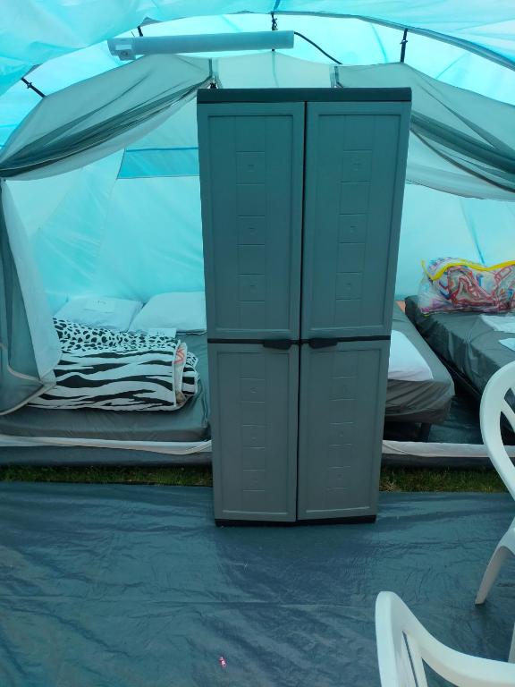 The blue tent – Photos 1