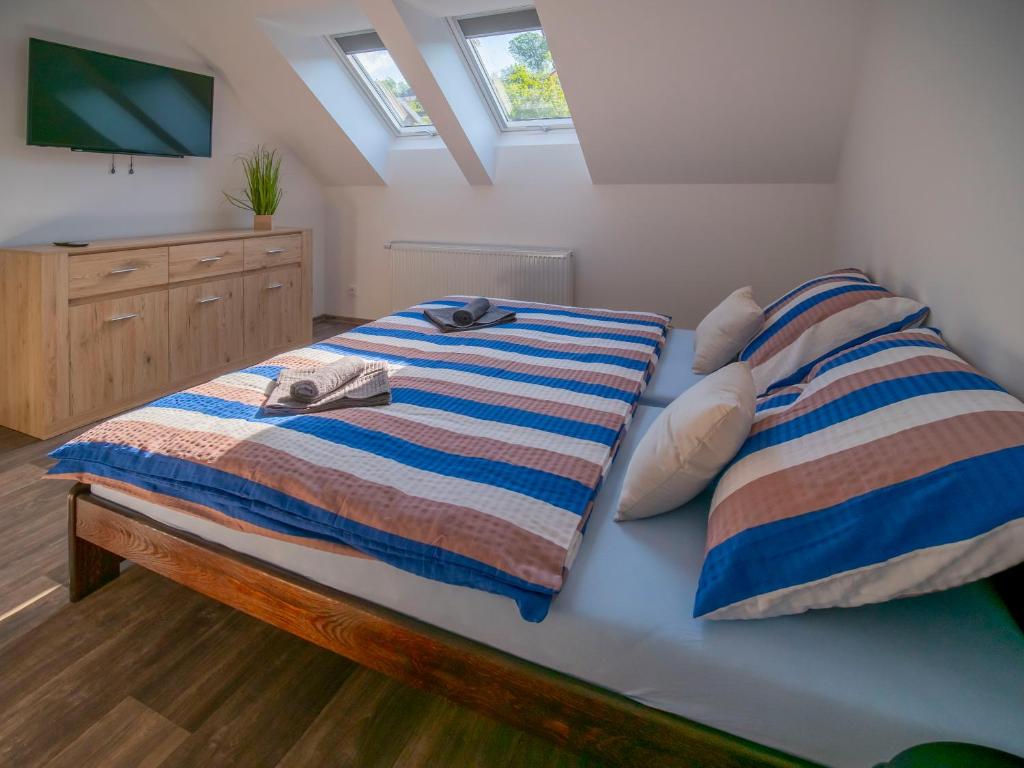 Letto o letti in una camera di Rekreační dům Olomučany