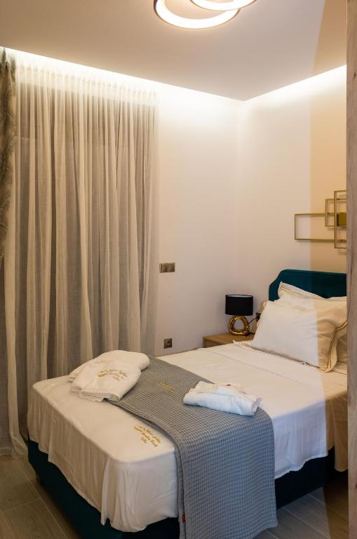 Posteľ alebo postele v izbe v ubytovaní Pefkohori Golden Mountain Beach Villas